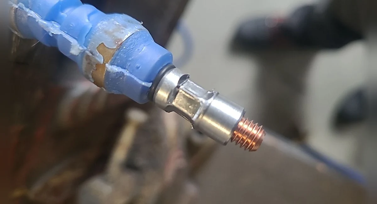 Conector en el hilo